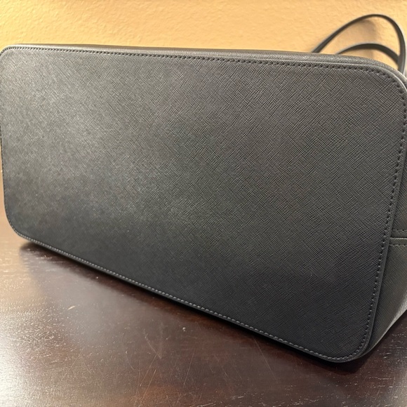 Michael Kors Large Jet Set Tote - Picture 5 of 16